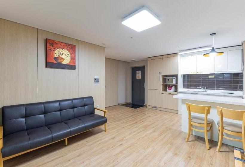 חדר משפחתי, The Hotel Soo