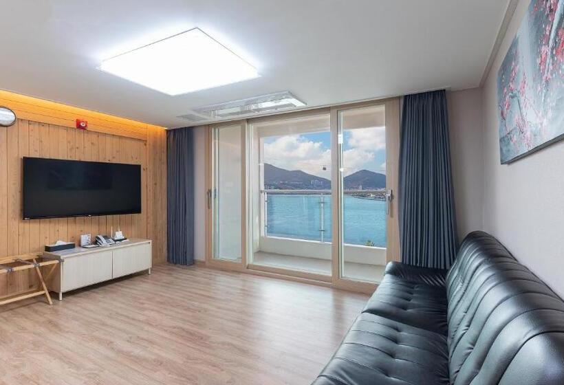 סוויטה נוף לים, The Hotel Soo