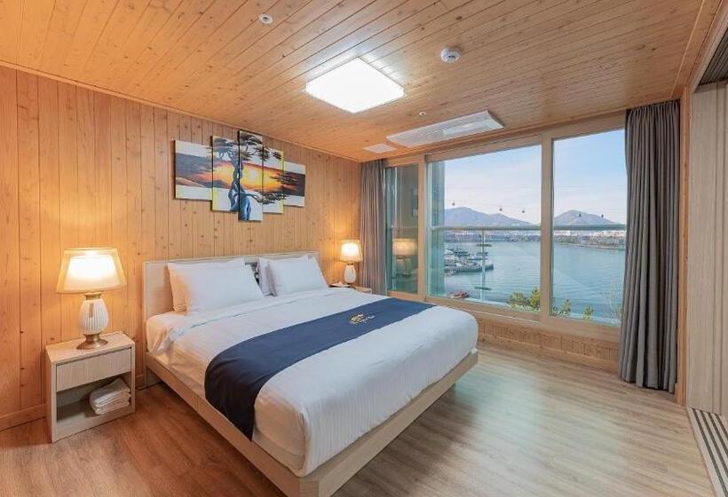 סוויטה נוף לים, The Hotel Soo