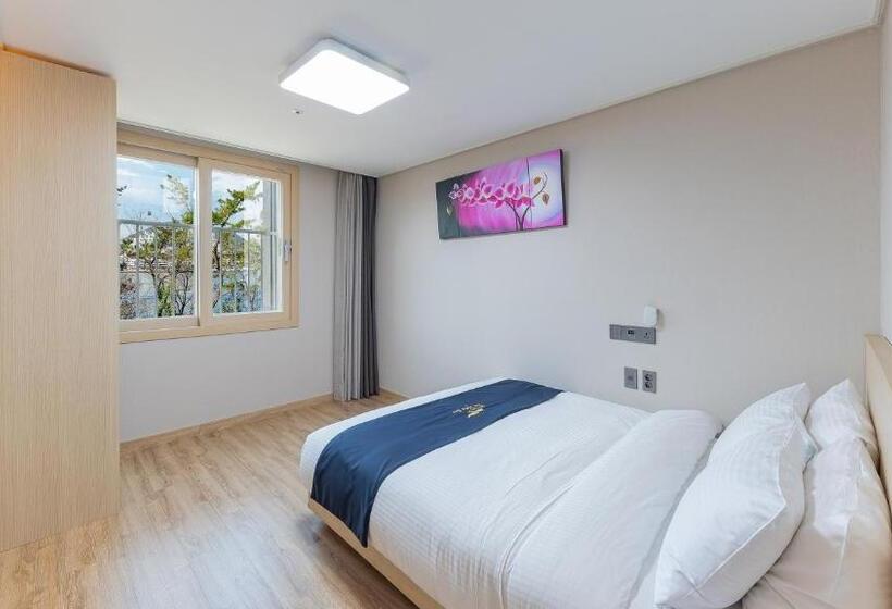 חדר משפחתי, The Hotel Soo