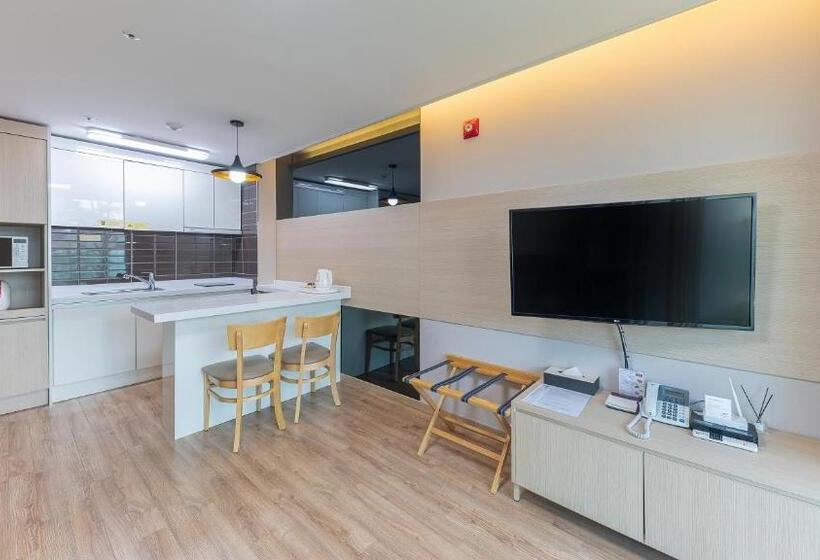 חדר משפחתי, The Hotel Soo