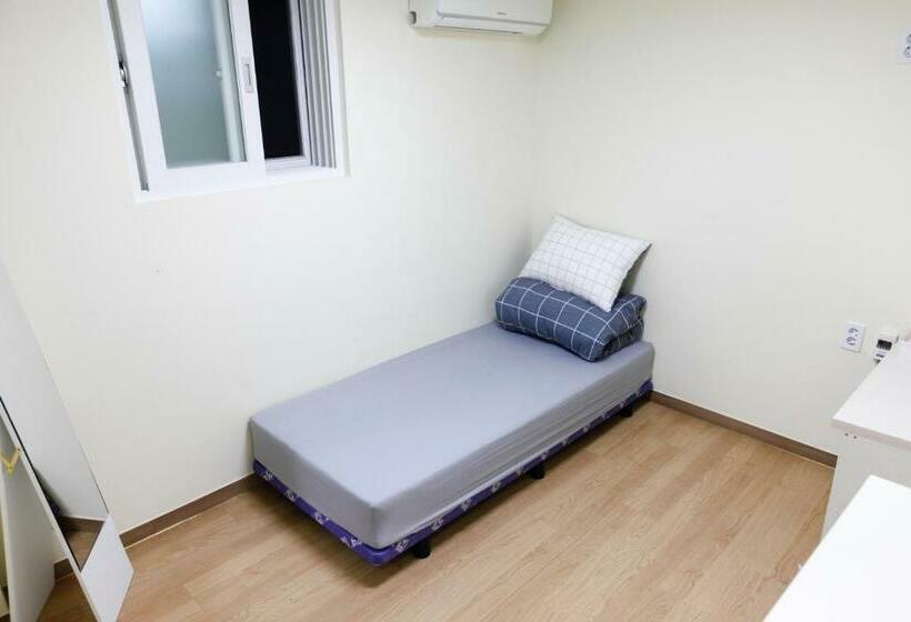 اتاق لوکس یک تخته, Namsan Gil House