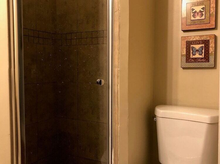 اتاق استاندارد با سرویس بهداشتی مشترک, Wg Creole House 1850