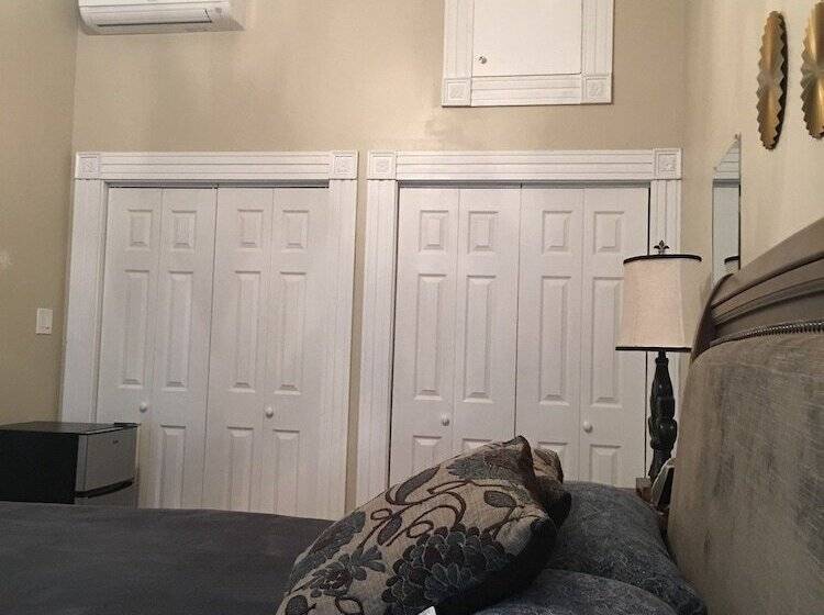 اتاق استاندارد با سرویس بهداشتی مشترک, Wg Creole House 1850