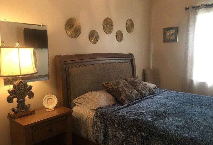 اتاق استاندارد با سرویس بهداشتی مشترک, Wg Creole House 1850