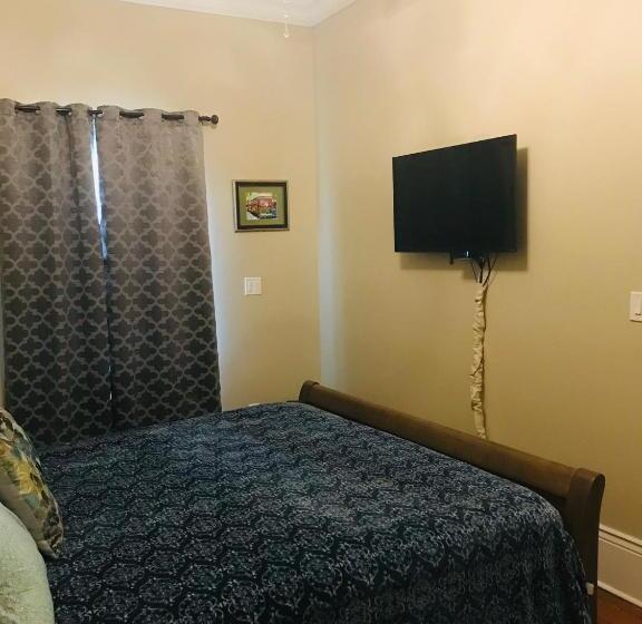 اتاق استاندارد با سرویس بهداشتی مشترک, Wg Creole House 1850