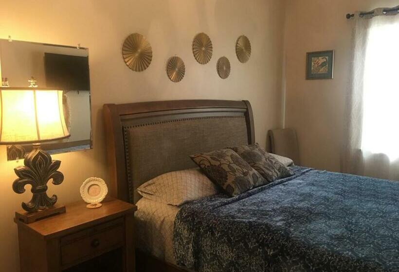 اتاق استاندارد با سرویس بهداشتی مشترک, Wg Creole House 1850