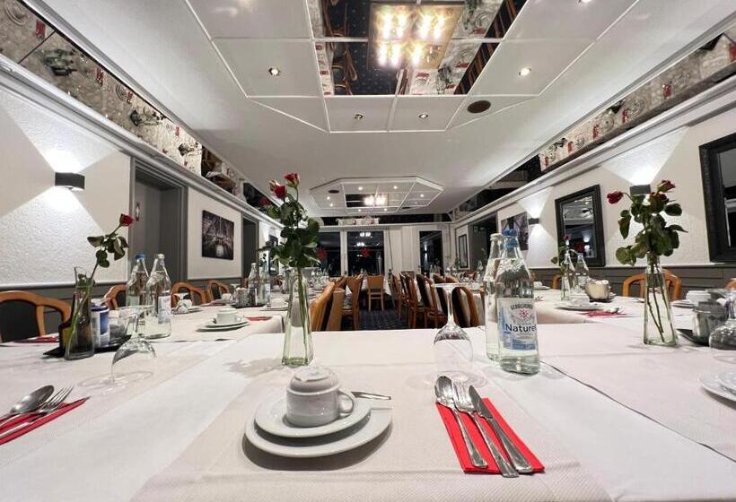 اتاق استاندارد یک نفره, 9 Enhof