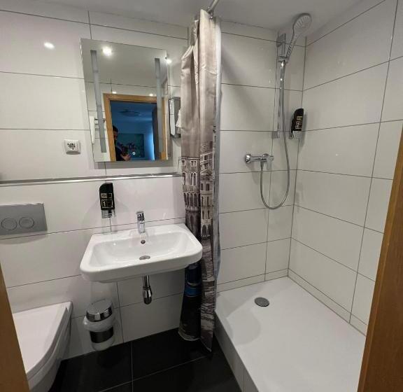 اتاق استاندارد یک نفره, 9 Enhof