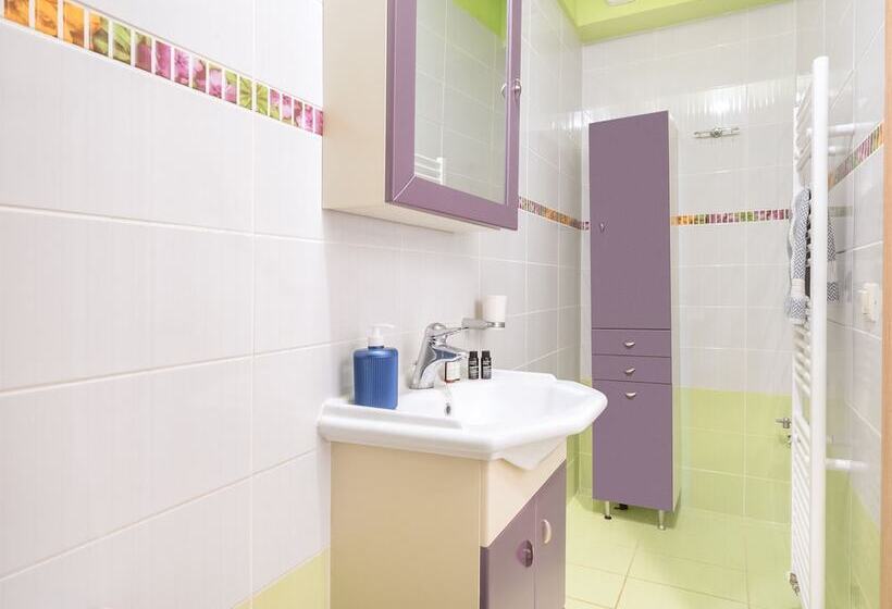 סוויטת סופריור, Thassian Riviera