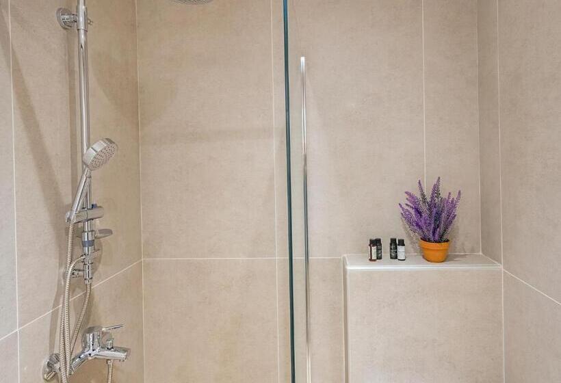 חדר סופריור, Thassian Riviera