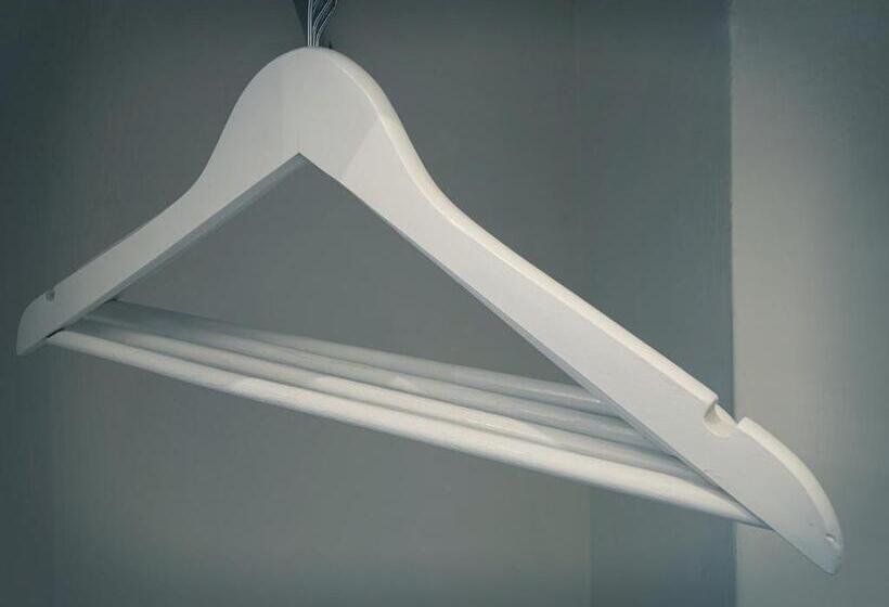 חדר סופריור לשלושה, Thassian Riviera