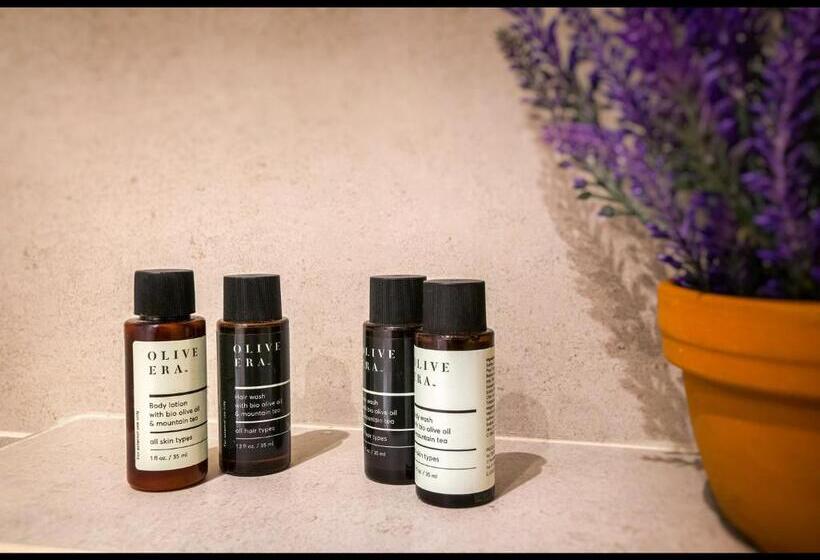 חדר סופריור לשלושה, Thassian Riviera