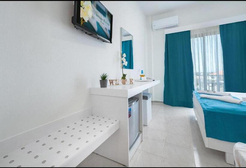 חדר סופריור לשלושה, Thassian Riviera