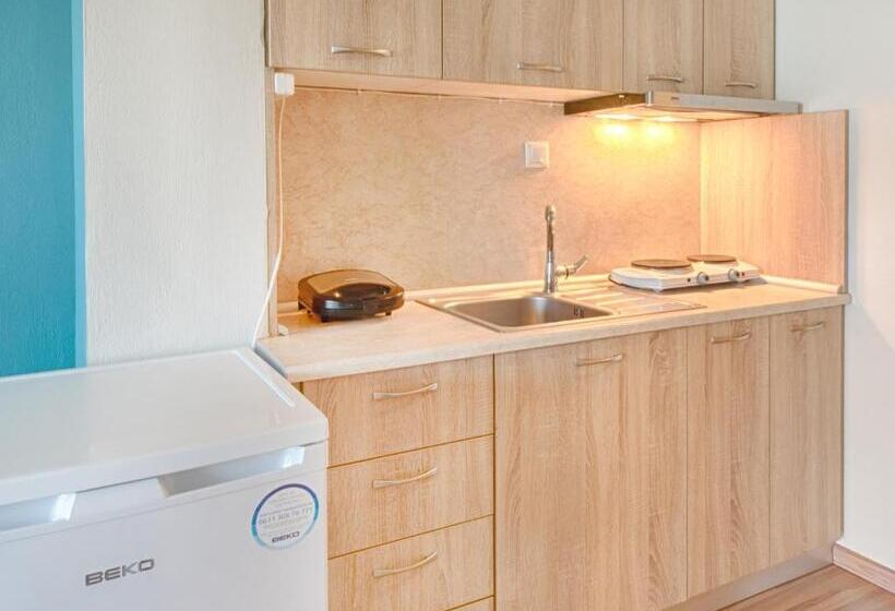 סוויטת סופריור, Thassian Riviera