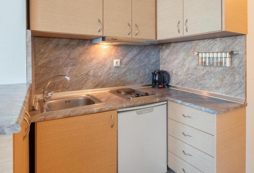 סוויטת סופריור, Thassian Riviera