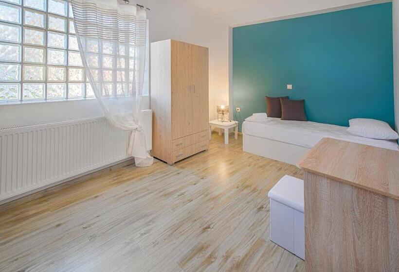 סוויטת סופריור, Thassian Riviera