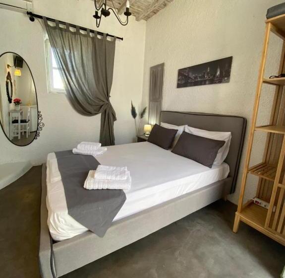 غرفة قياسية مزوَّدة بتراس, Vougli View