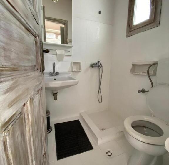 غرفة كلاسيكية ثلاثية, Vougli View