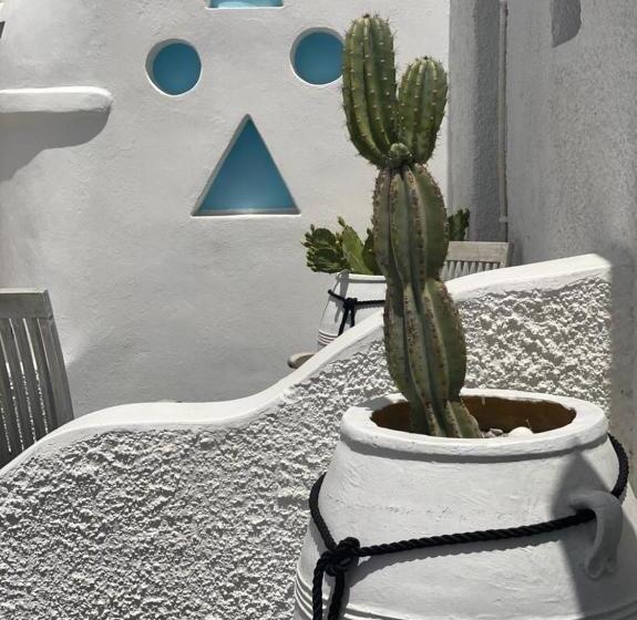 غرفة كلاسيكية ثلاثية, Vougli View