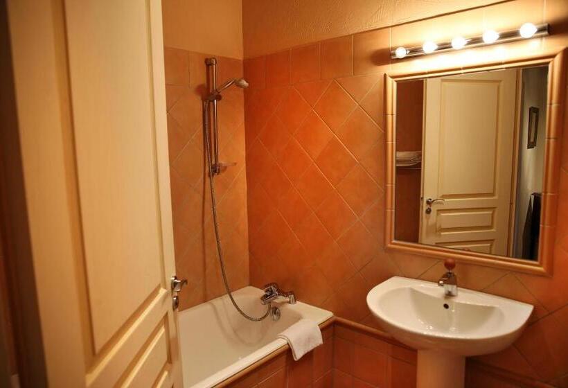 Семейный Номер Совместный Санузел, Earl Domaines Delmas