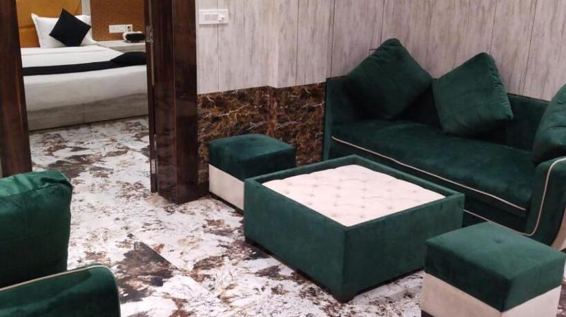 Номер Deluxe, K. J. International