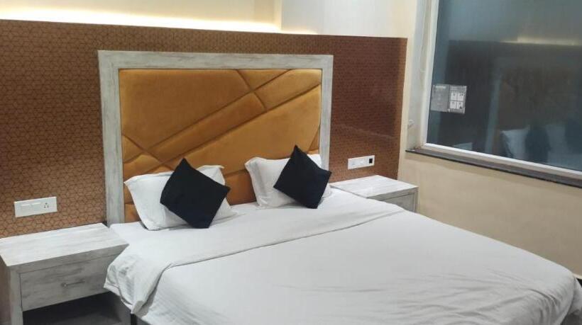 Номер Deluxe, K. J. International