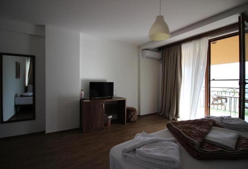 1 Bedroom Apartment Lake View, La Terrazza