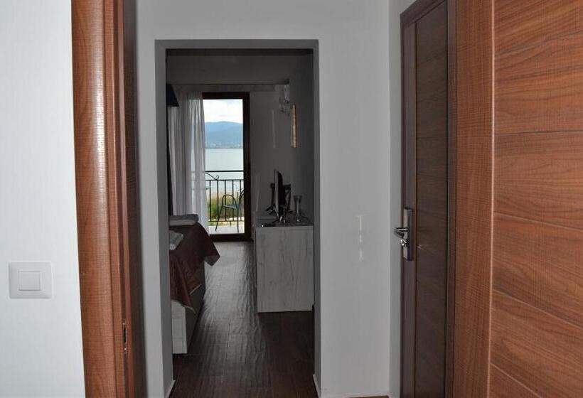 1 Bedroom Apartment Lake View, La Terrazza