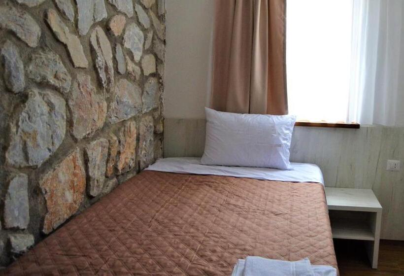 1 Bedroom Apartment Lake View, La Terrazza