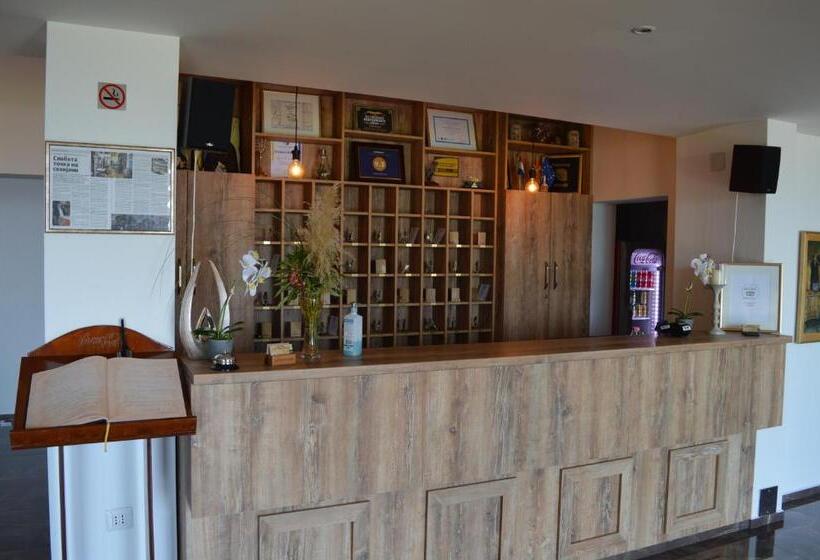 1 Bedroom Apartment Lake View, La Terrazza