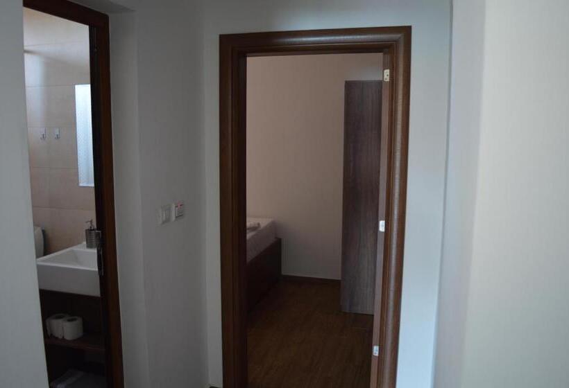 1 Bedroom Apartment Lake View, La Terrazza