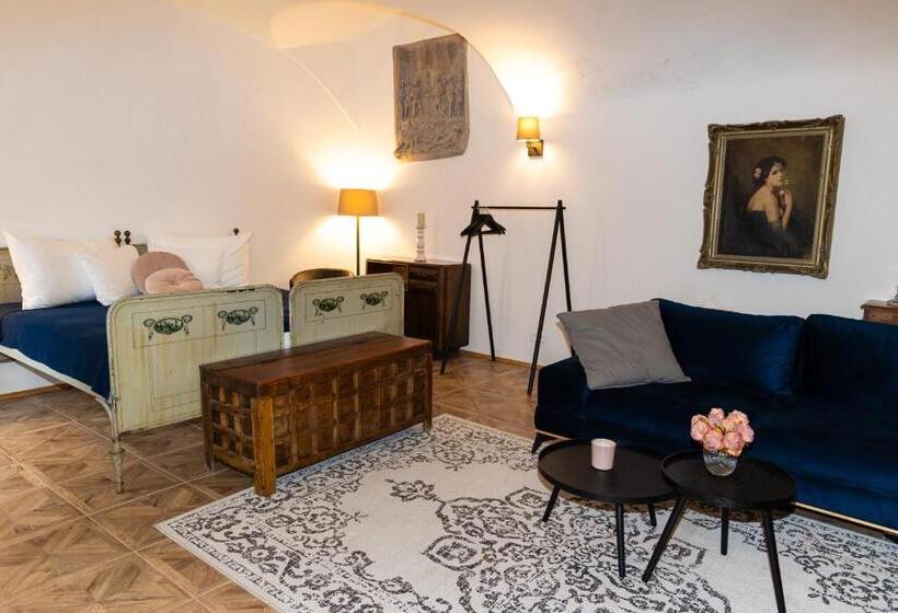 テラス付き１ベッドルームアパートメント, Opera Apartments