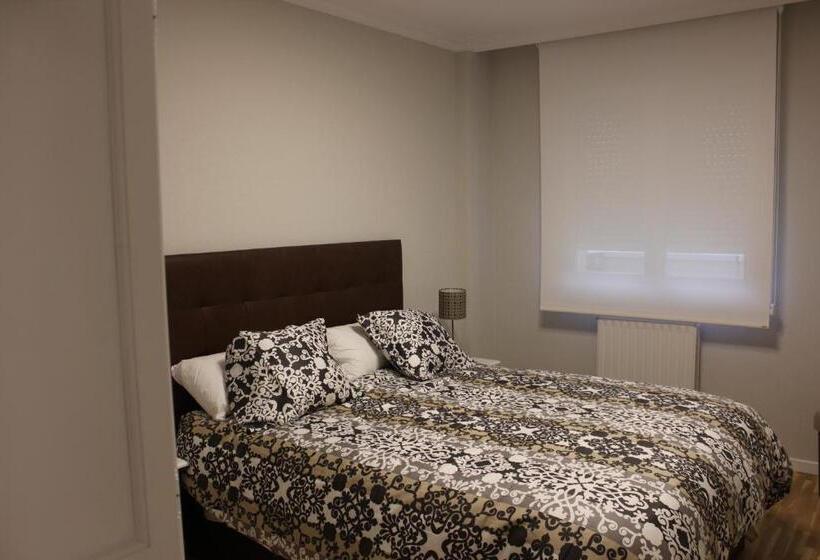 آپارتمان 3 خوابه, Apartamento Sanguesa