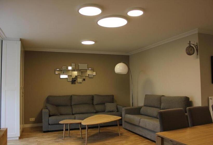 آپارتمان 3 خوابه, Apartamento Sanguesa