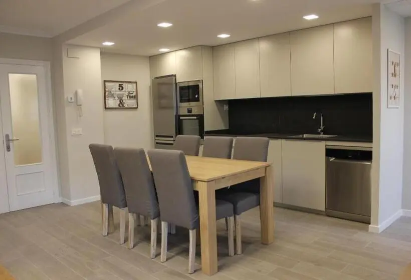 ３ベッドルームアパートメント, Apartamento Sanguesa