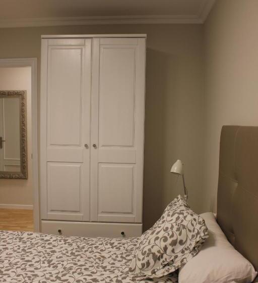 آپارتمان 3 خوابه, Apartamento Sanguesa