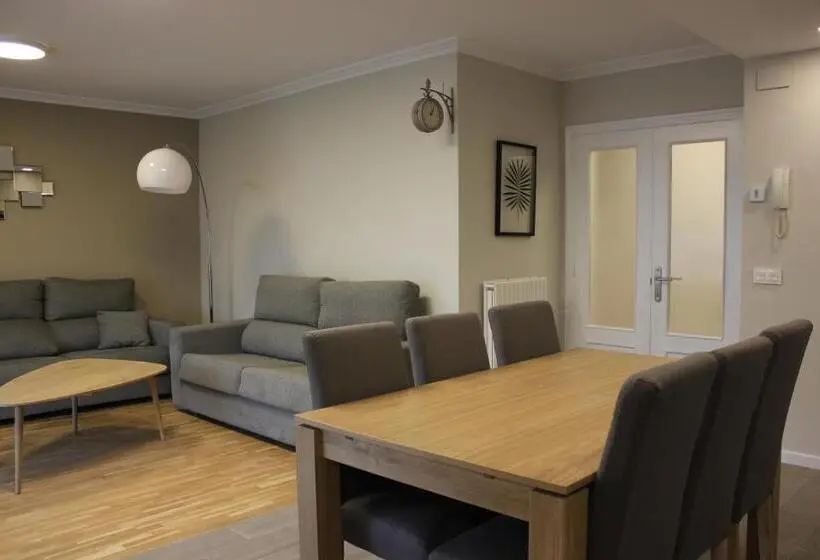 ３ベッドルームアパートメント, Apartamento Sanguesa