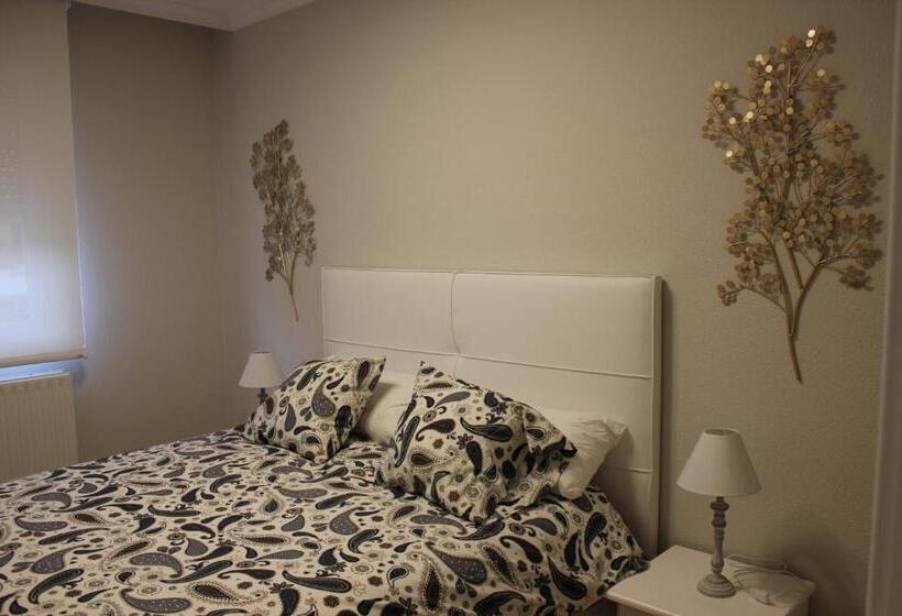 آپارتمان 3 خوابه, Apartamento Sanguesa