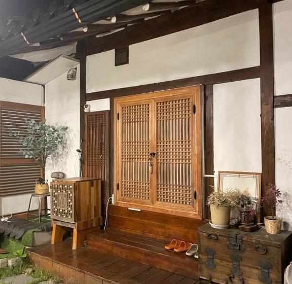 اتاق استاندارد, Eoulim House