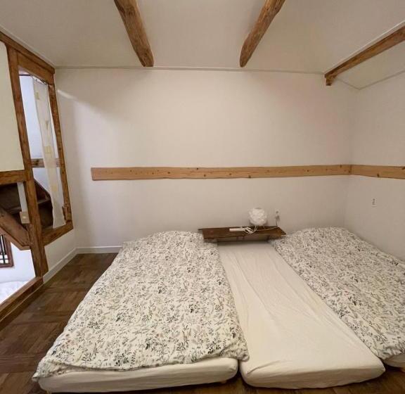 اتاق خانوادگی, Eoulim House