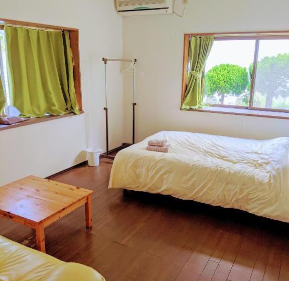 Economy Room, The English Clubゲストハウス