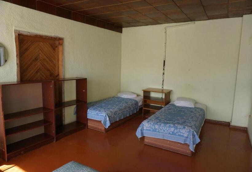Bed in Shared Room with Shared Bathroom, Pilskalnu Hostelis
