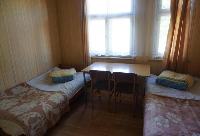 Bed in Shared Room with Shared Bathroom, Pilskalnu Hostelis