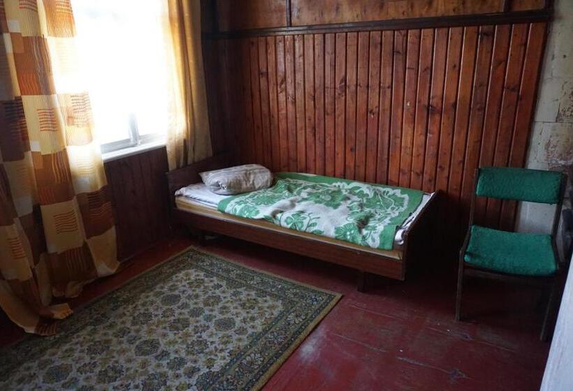 Bed in Shared Room with Shared Bathroom, Pilskalnu Hostelis
