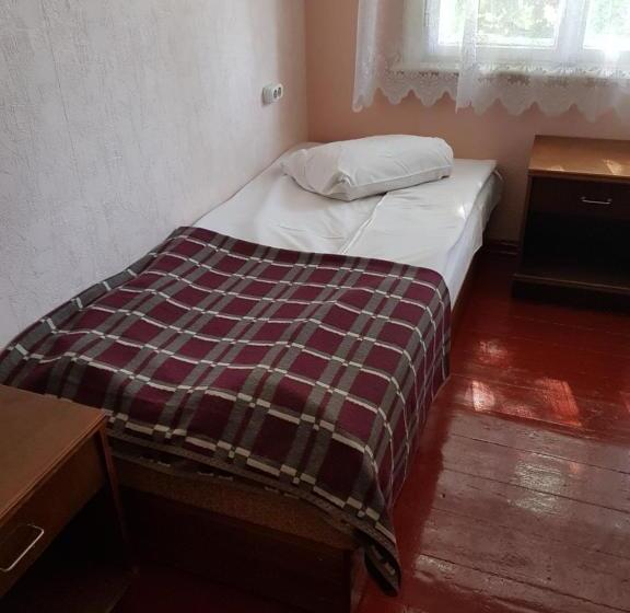 Bed in Shared Room with Shared Bathroom, Pilskalnu Hostelis