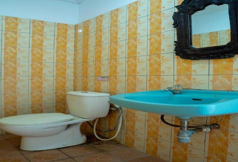 חדר דחוקס עם מיטת קינג, Hepi Bungalow Lovina Mitra Reddoorz