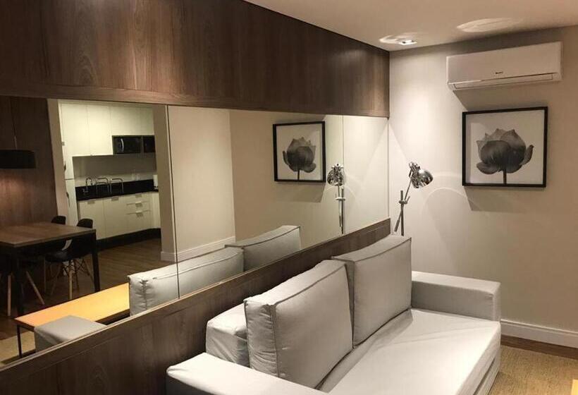 إستديو قياسى مزود بشرفة, Estúdio Novo Com Serviço De