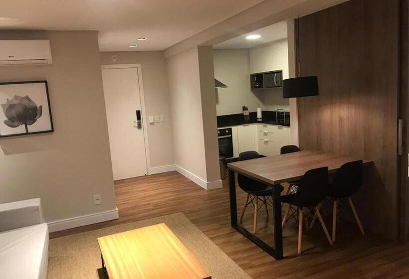 إستديو قياسى مزود بشرفة, Estúdio Novo Com Serviço De