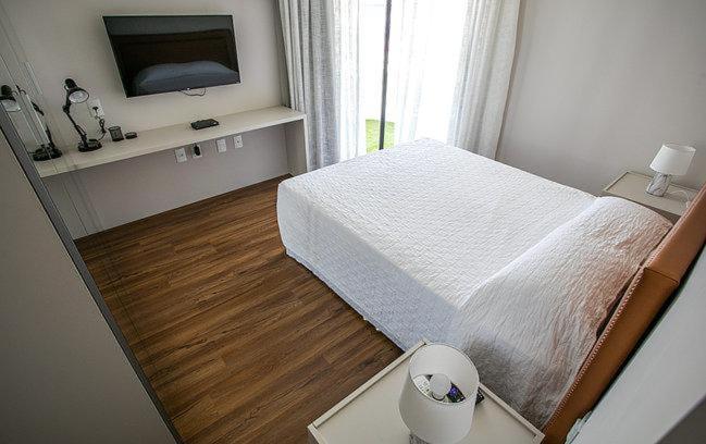 إستديو قياسى مزود بشرفة, Estúdio Novo Com Serviço De